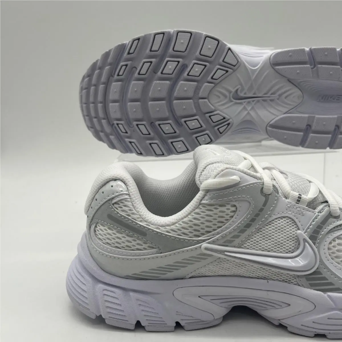 Nike shoes - Nike V5 RNR - RNR - HQ7901-101 - White 1