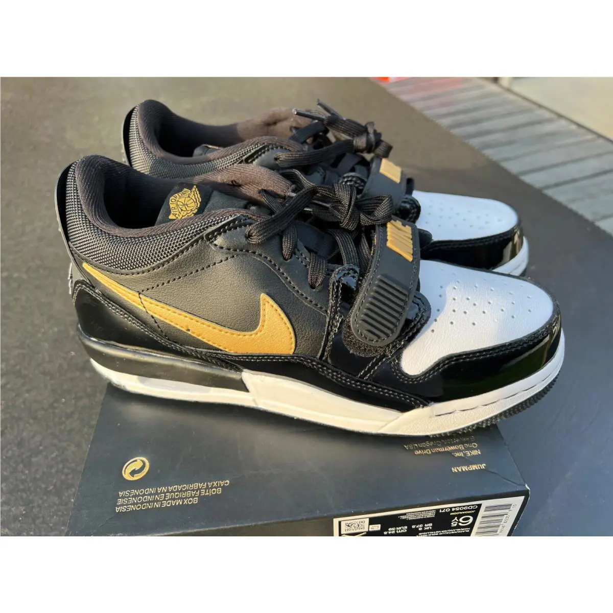 Nike shoes - Jordan Legacy 312 - Legacy - Black/White/Metallic Gold 8