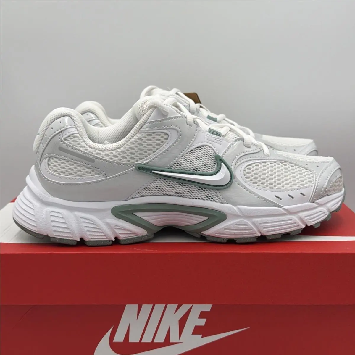Nike V5 Rnr Running Womens Size 9 White Blue Tint Grey Silver HQ7901-103 - White