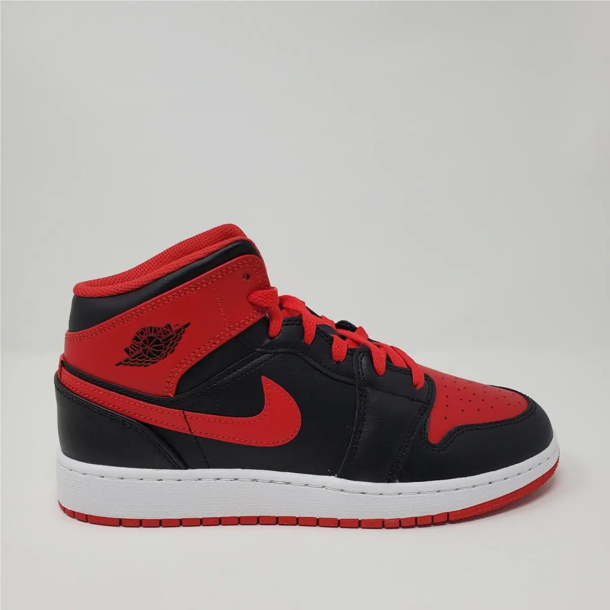Nike shoes - Air Jordan 1 Mid - Air Mid - Red 2