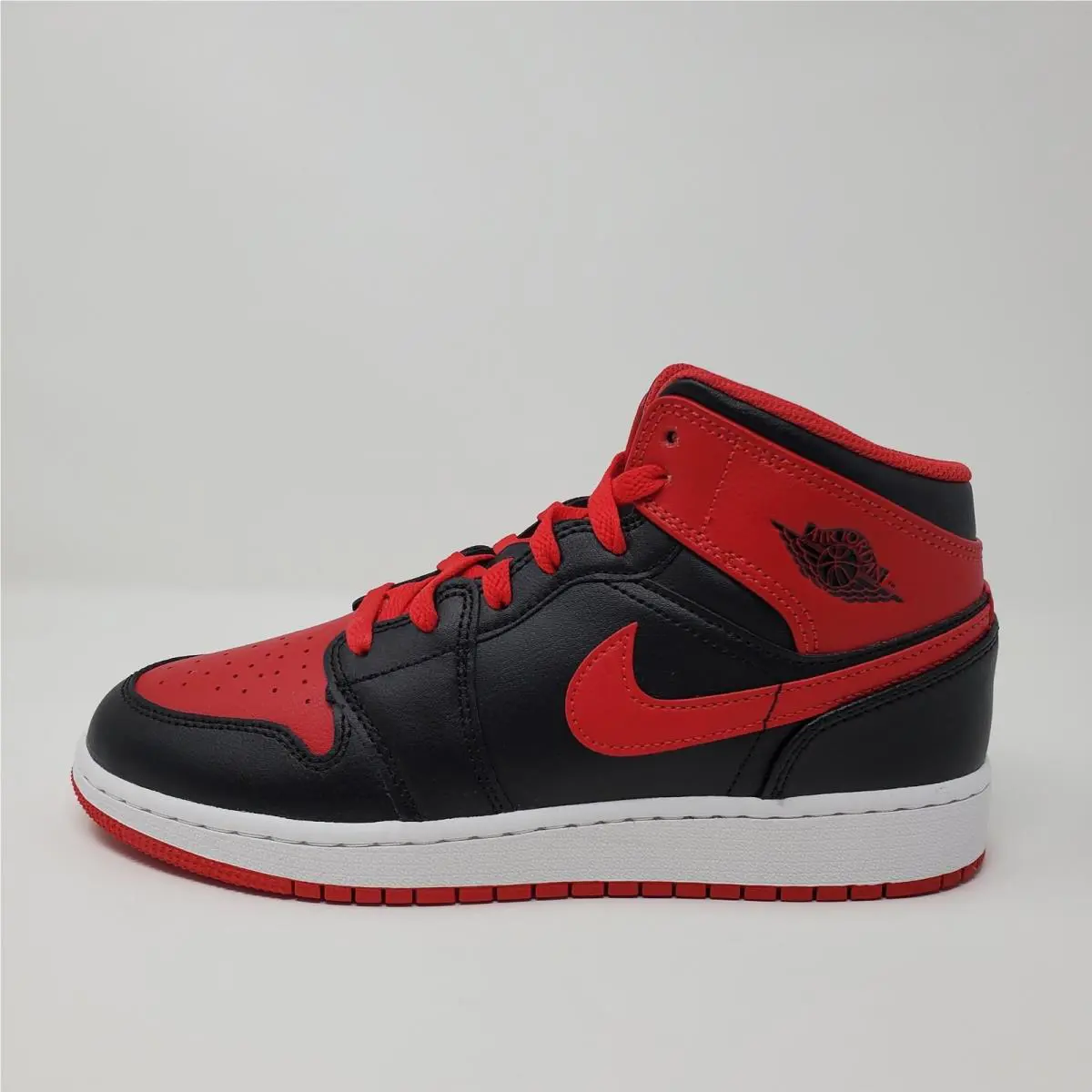 Nike shoes - Air Jordan 1 Mid - Air Mid - Red 3