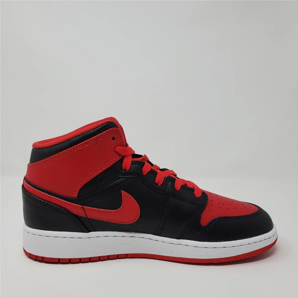Nike shoes - Air Jordan 1 Mid - Air Mid - Red 4