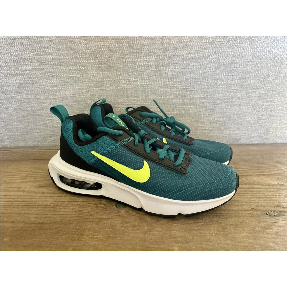 Nike shoes - Green (UPC: 0196152310804) 0