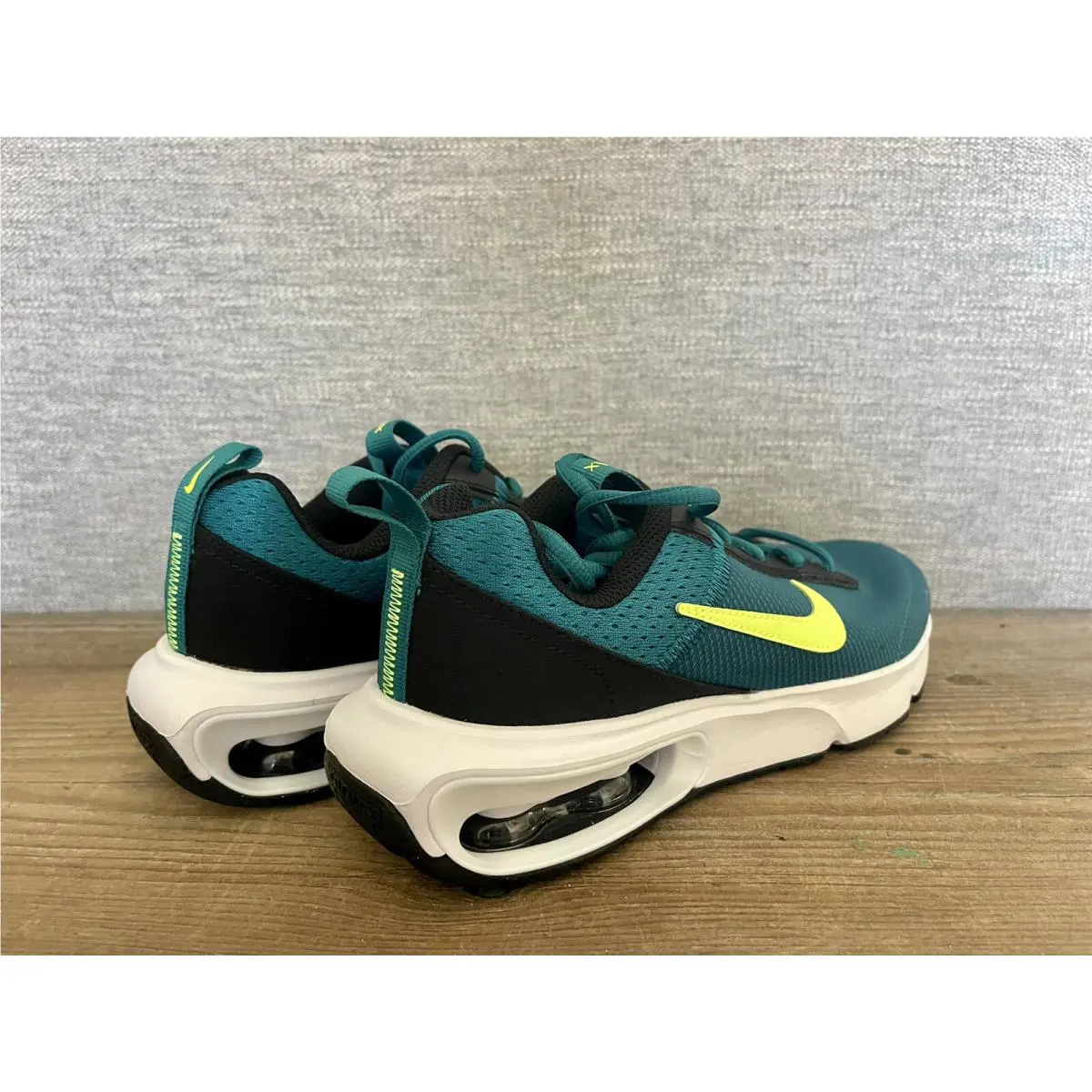 Nike shoes - Green (UPC: 0196152310804) 4