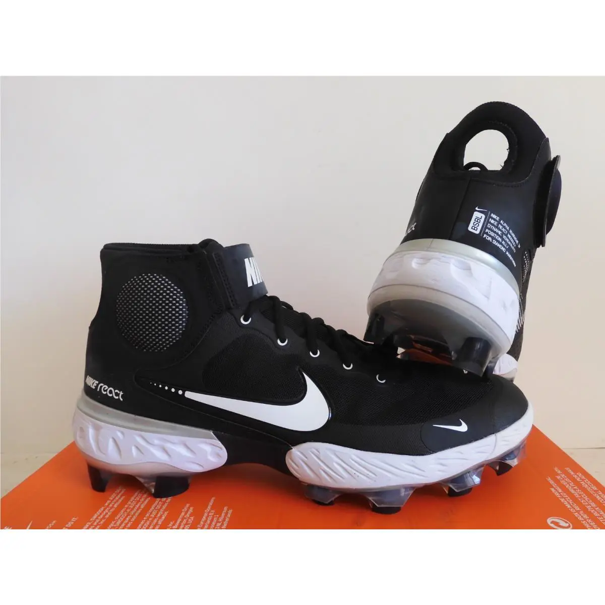 Nike shoes - Black (UPC: 194499346197) 0