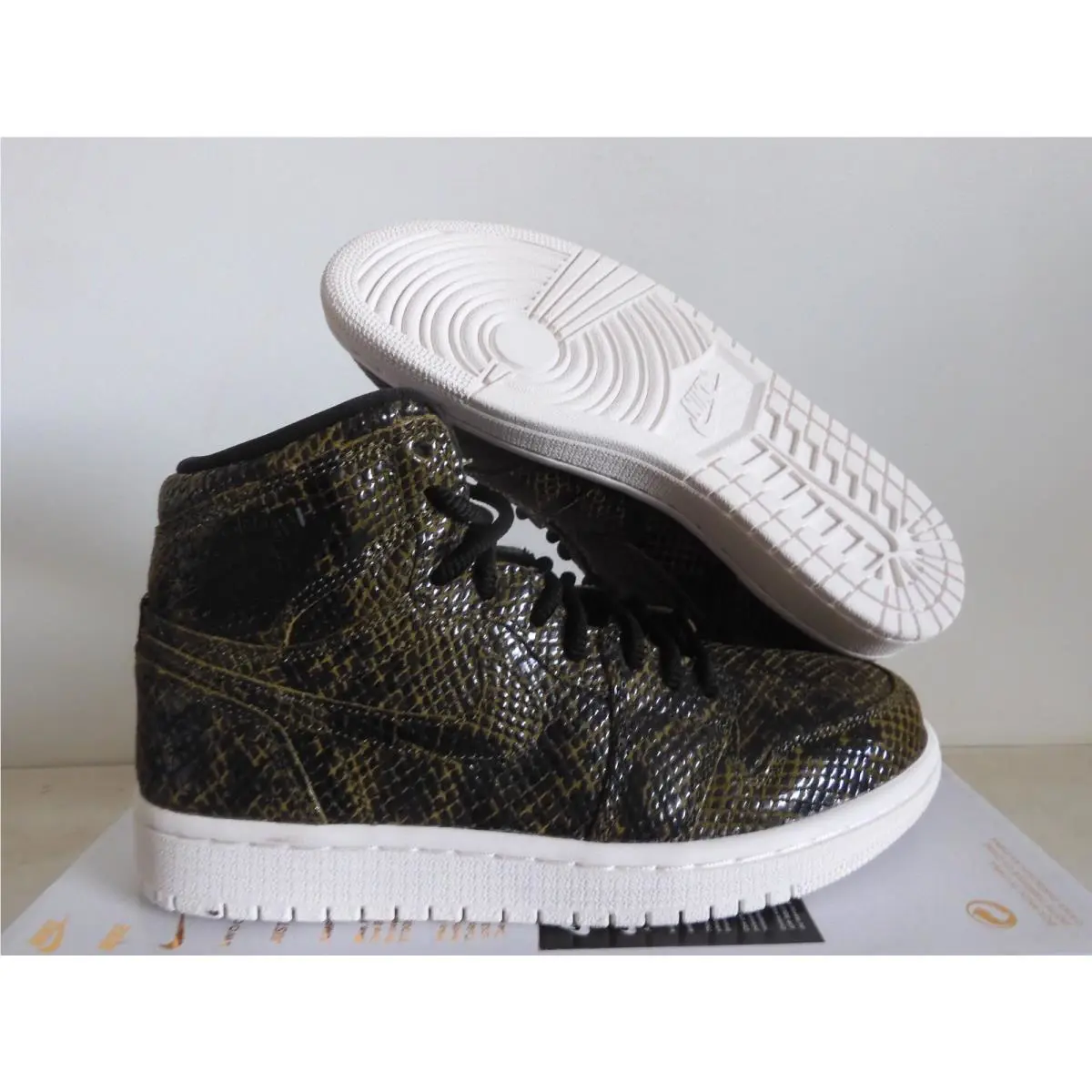 Nike Air Jordan 1 Retro High Premium Snakeskin Olive Womens Sz 6.5 AH7389-302
