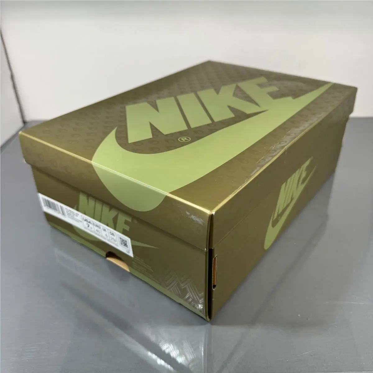 Nike shoes - Jordan 1 - Gold 14