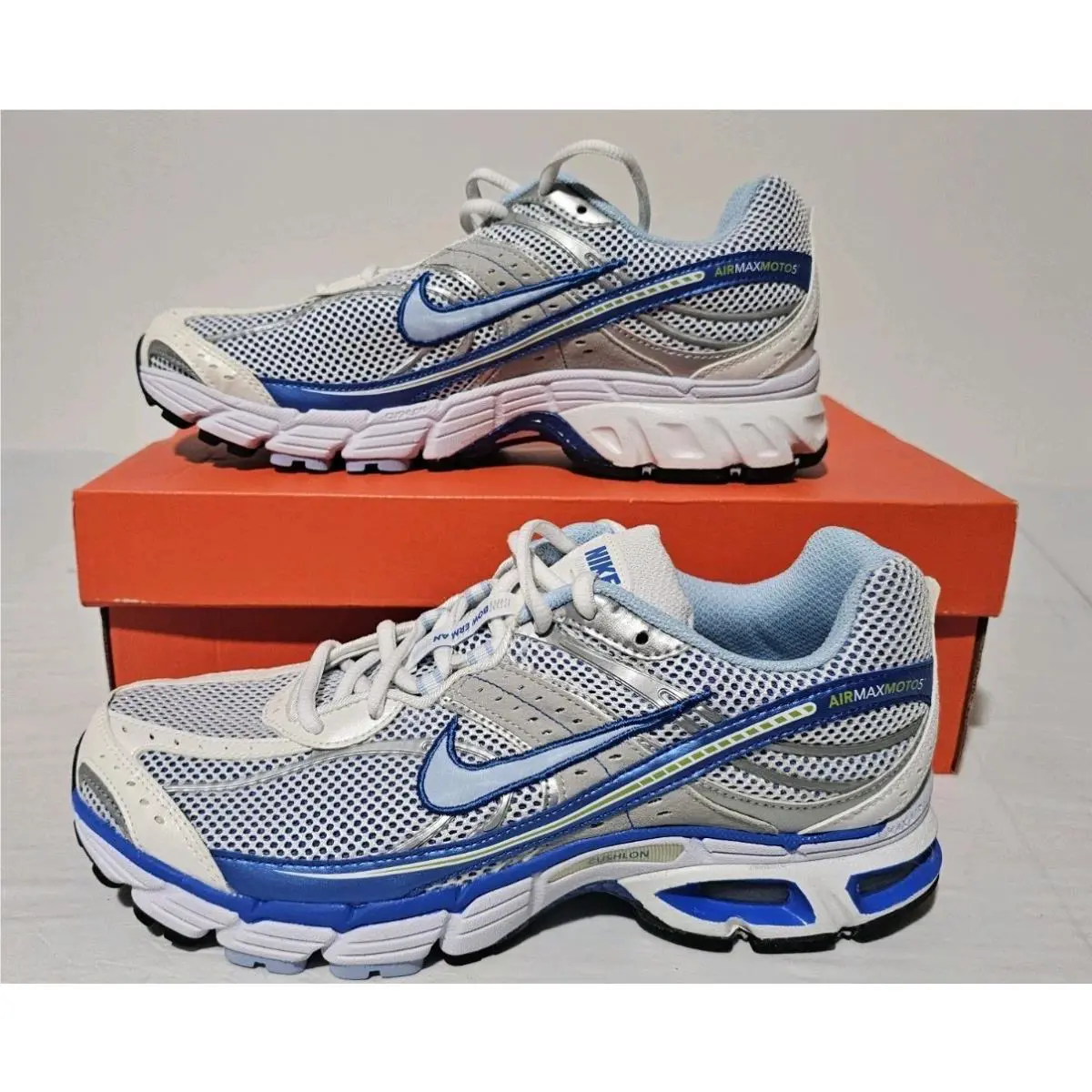 Nike shoes - 5 - White 2