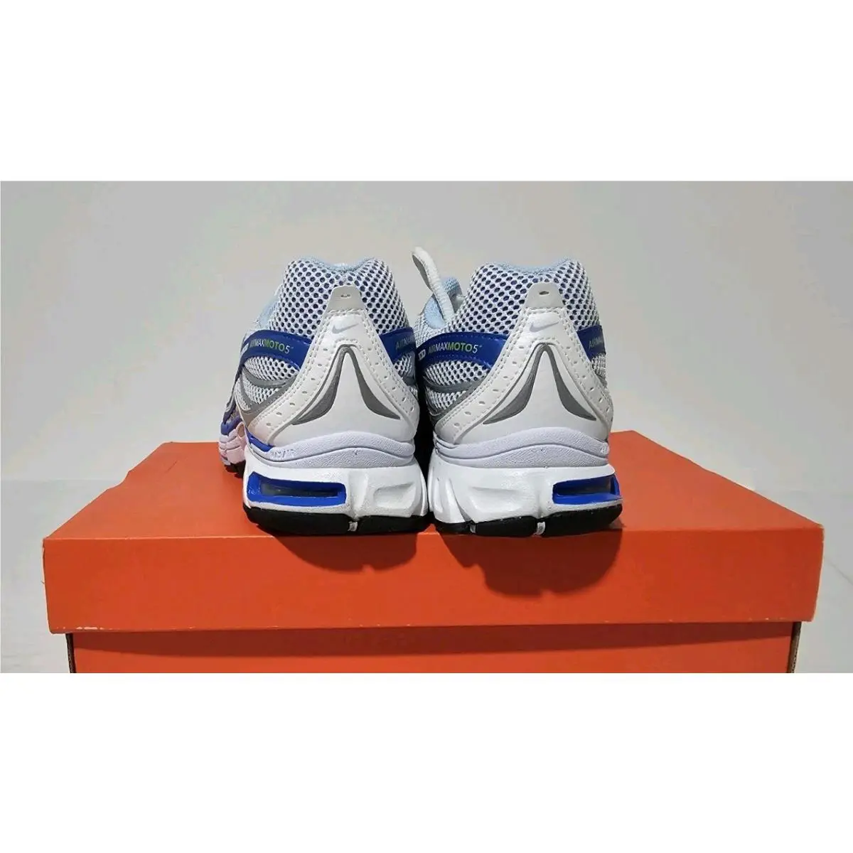 Nike shoes - 5 - White 4