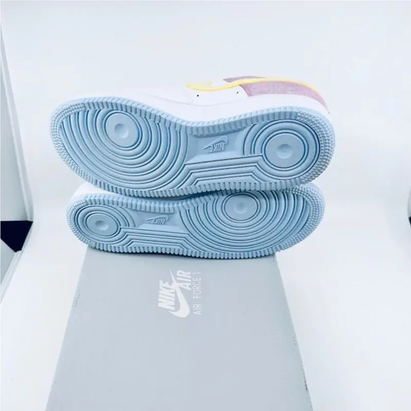 Nike shoes - White 2