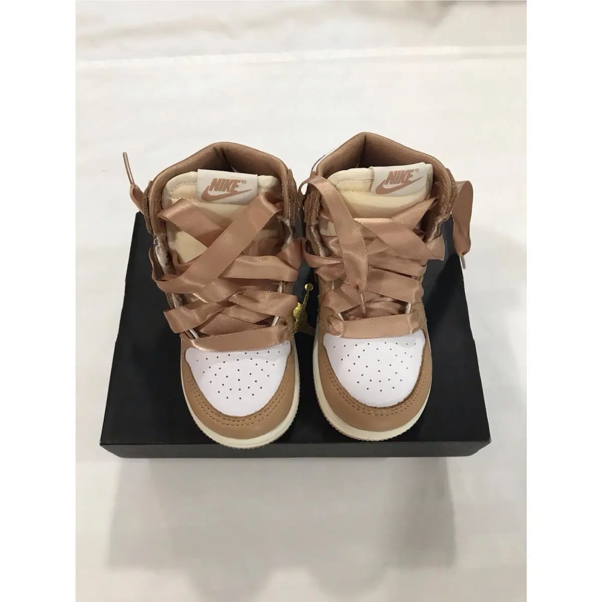 Nike shoes - Jordan 1 - Beige 1