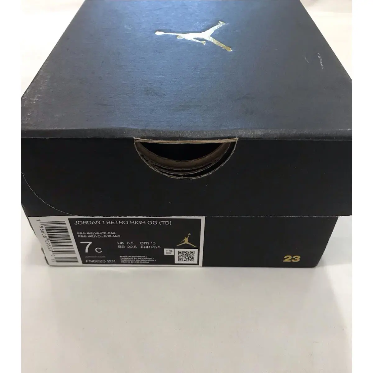 Nike shoes - Jordan 1 - Beige 4