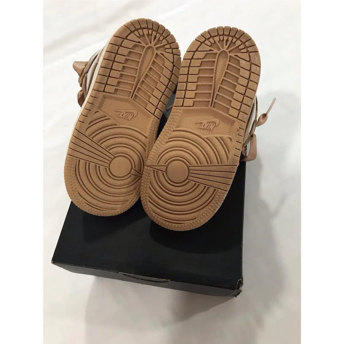 Nike shoes - Jordan 1 - Beige 6