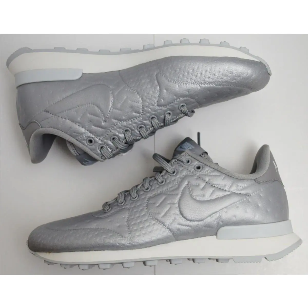 Nike shoes - Silver (UPC: 823229815534) 5