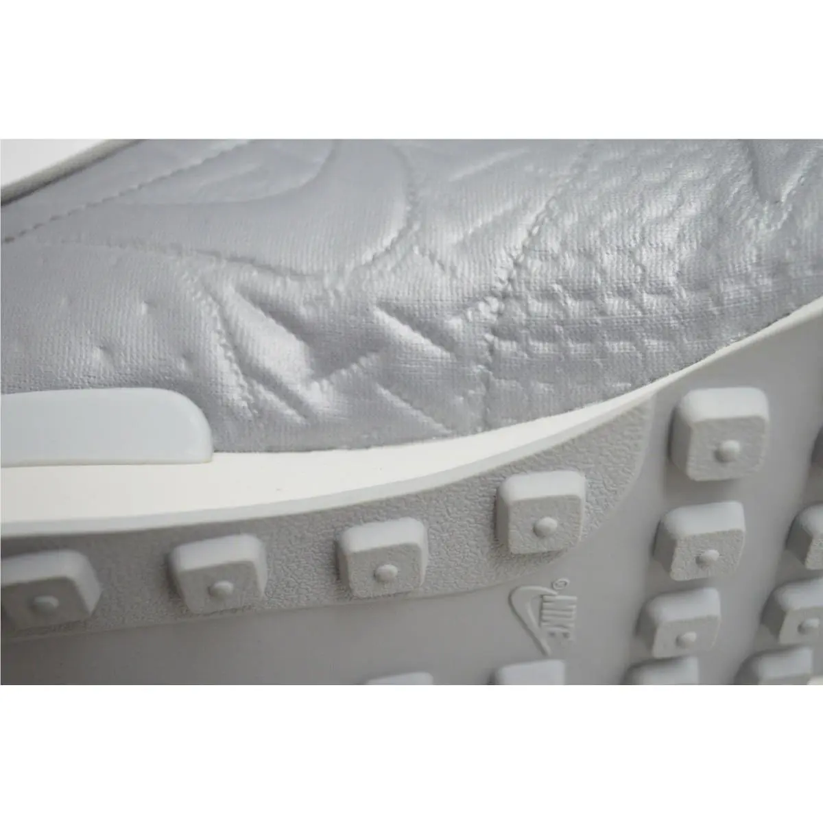Nike shoes - Silver (UPC: 823229815534) 8