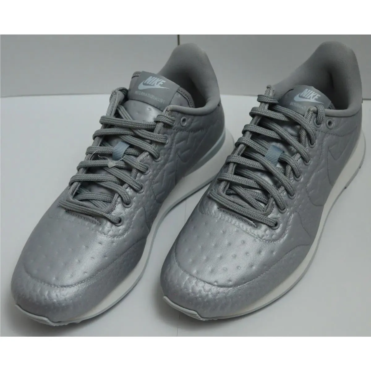 Nike shoes - Silver (UPC: 823229815534) 2