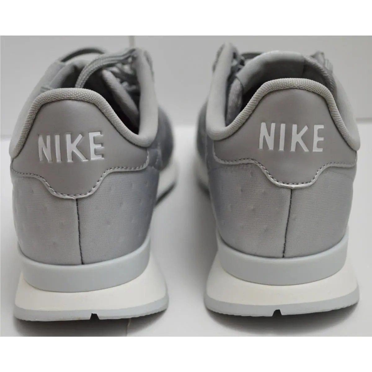 Nike shoes - Silver (UPC: 823229815534) 3