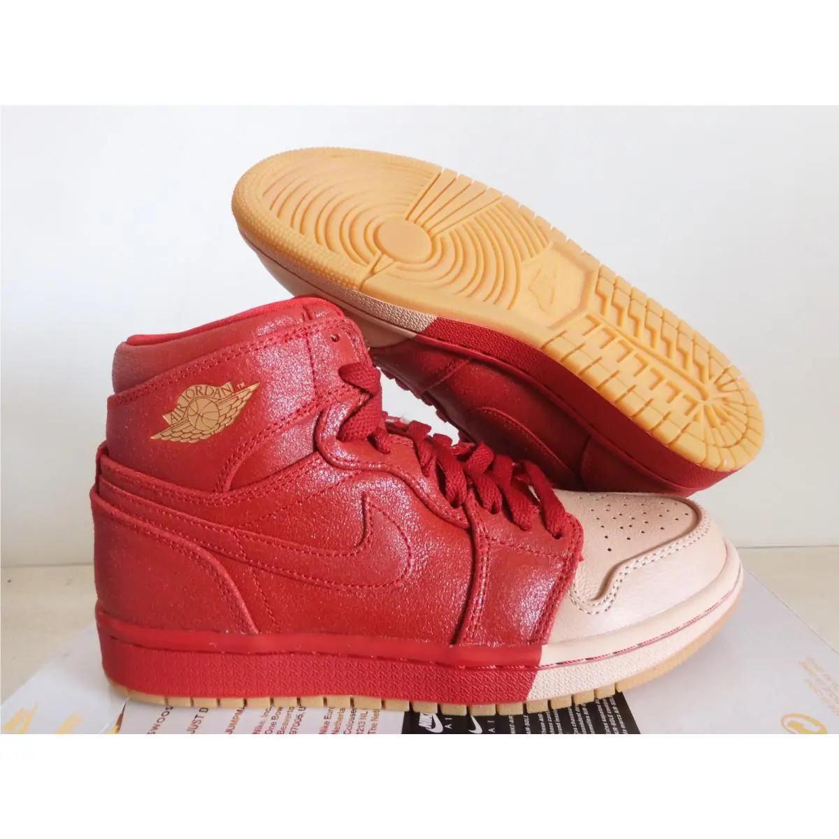Nike Air Jordan 1 Retro High Premium Gym Red Dip Toe Womens Sz 6 AH7389-607