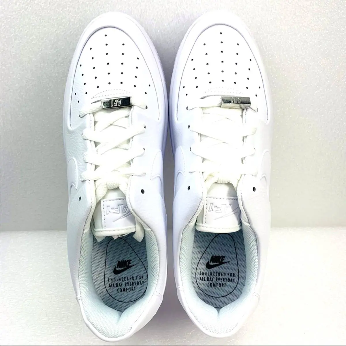 Nike shoes - White 3