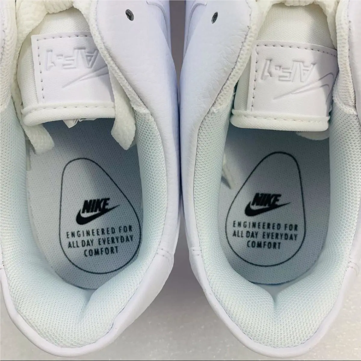 Nike shoes - White 4
