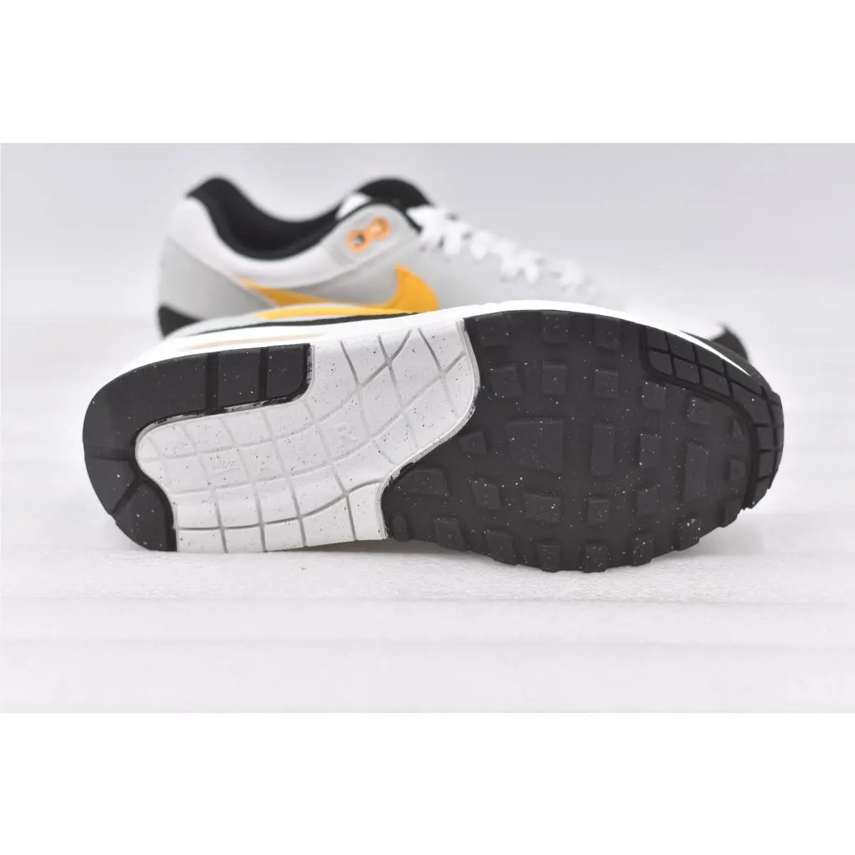 Nike shoes - White (UPC: 196969079499) 3