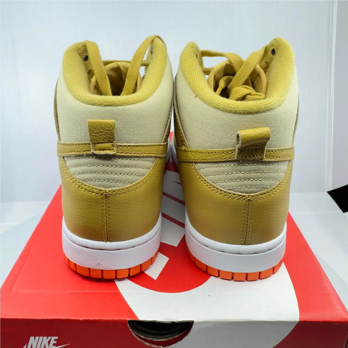 Nike shoes - Gold 1
