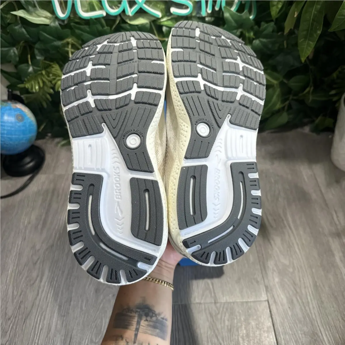 Brooks shoes - Brooks Ghost 16 - Ghost - 110418 1D 164 - Coconut/Chateau/Forged Iron 4