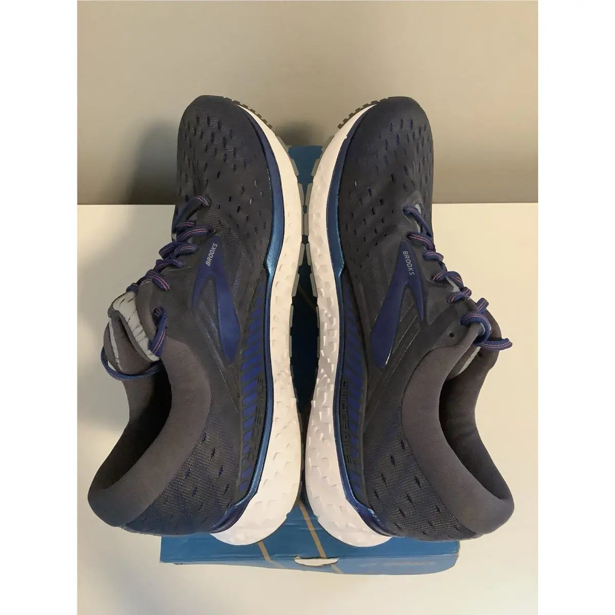Brooks shoes - Brooks Transcend 6 - Transcend - Gray 1