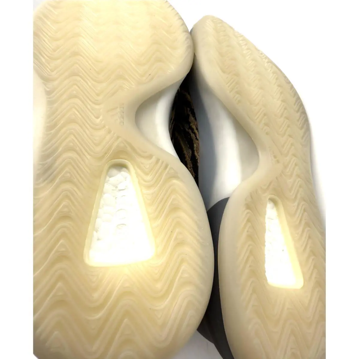 Adidas shoes - adidas Yeezy Quantum - Yeezy Quantum - GX1331 - Multicolor 4