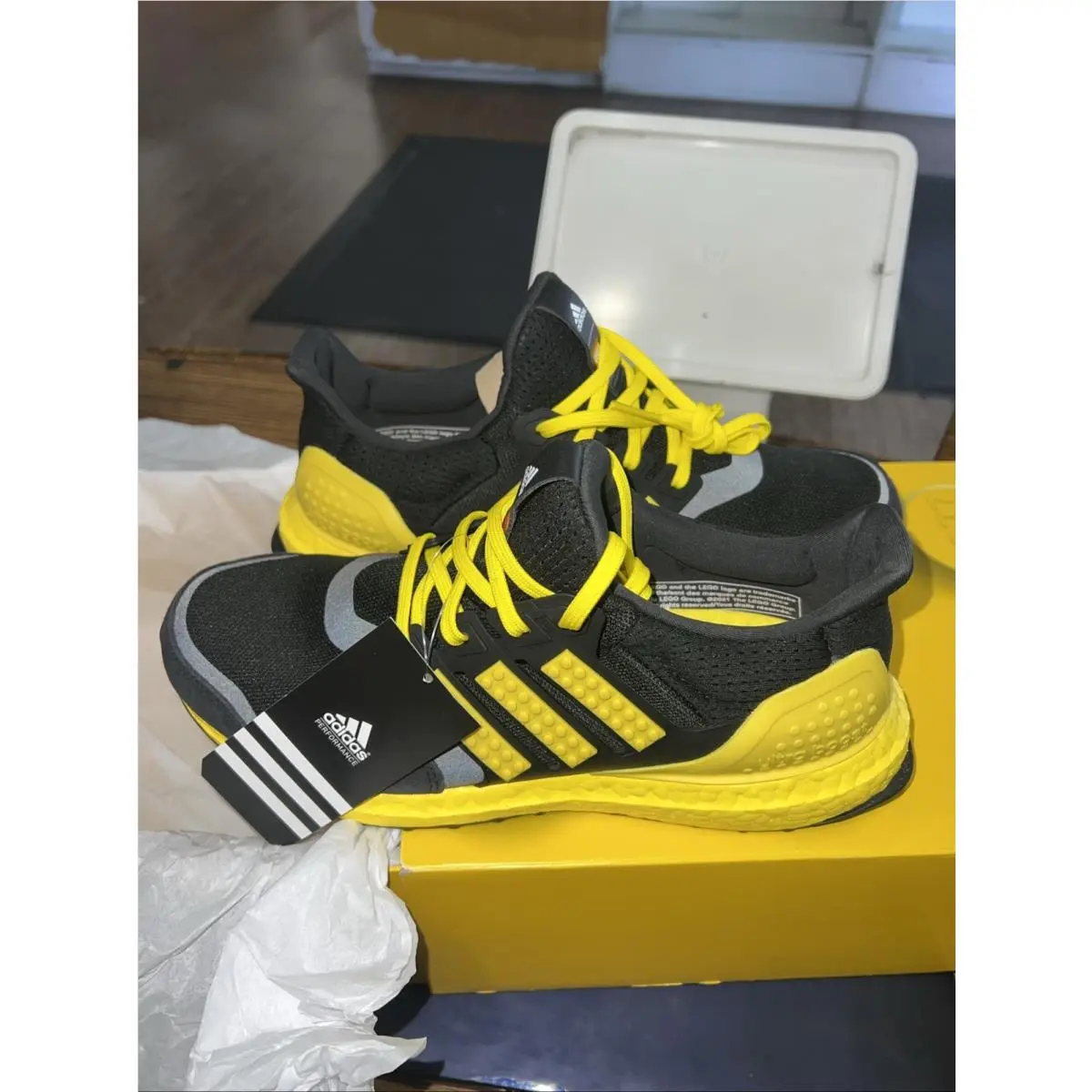 Men`s Adidas Ultraboost Dna X Lego Pyv 702001 Yellow Black U3 Size 8 US Euc