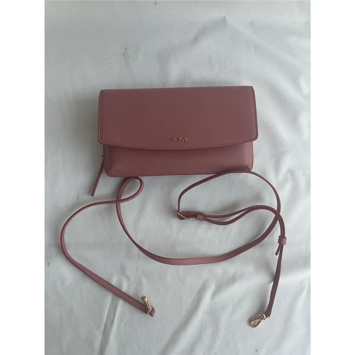 Tumi Belden Leather Wallet Crossbody 146559 Belden Slg 197106