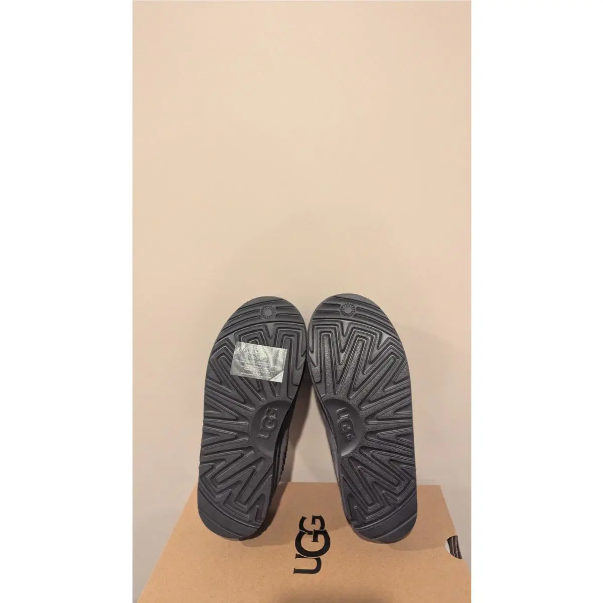 UGG shoes - obsidian 3