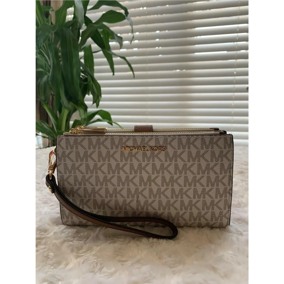 Jet Set Travel Large Double Zip Wristlet Vanilla (pvc) by Michael Kors