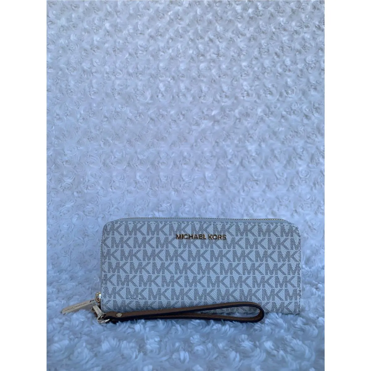 Jet Set Travel Continental Wristlet/wallet Vanilla (pvc) by Michael Kors