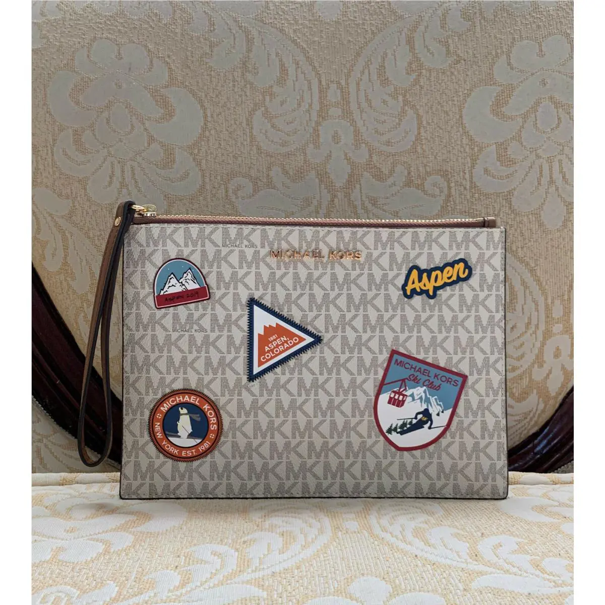 Michael Kors Aspen Jet Set Travel XL Clutch Wristlet