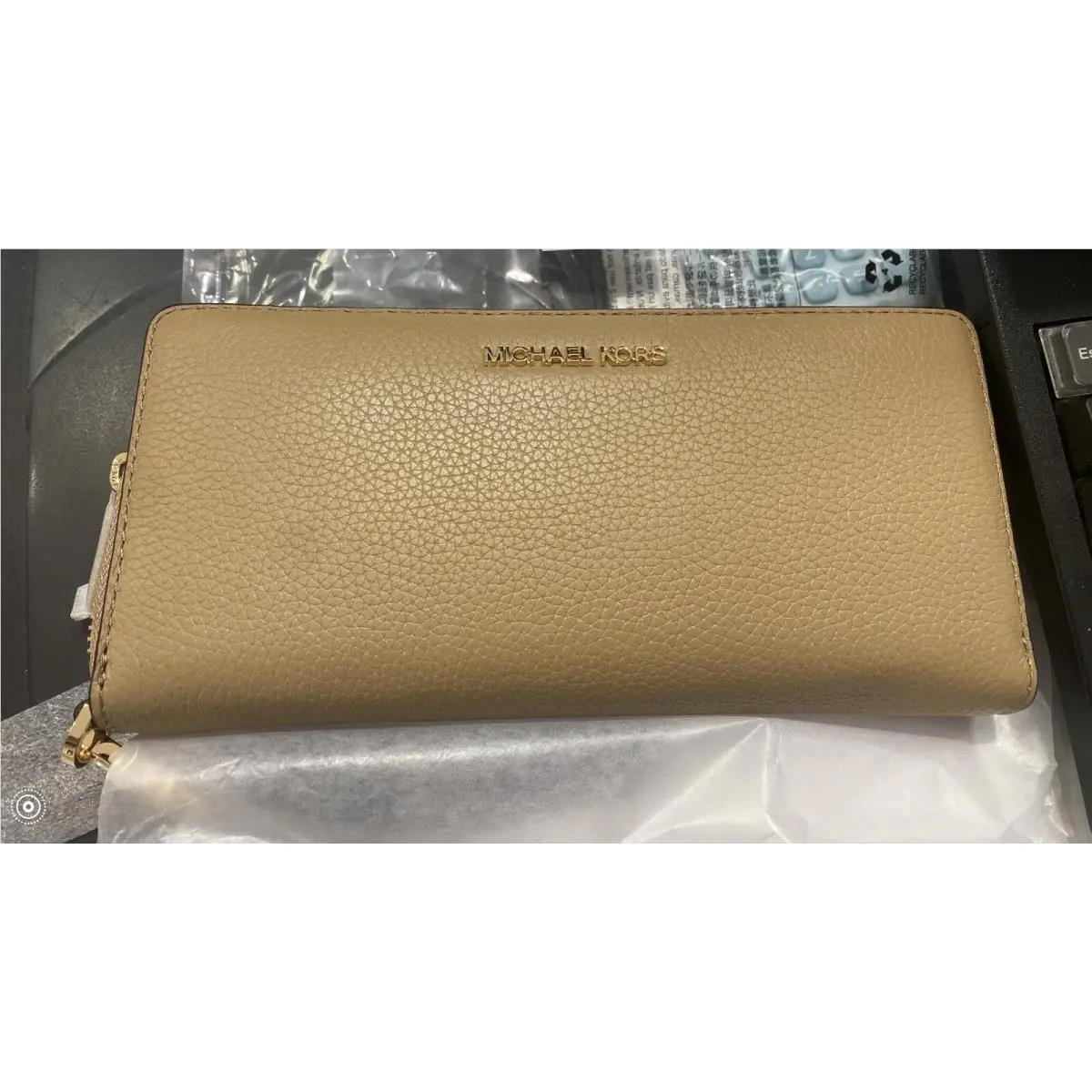 Michael Kors Jst Large Travel Continental Leather Wallet/wristlet - Camel