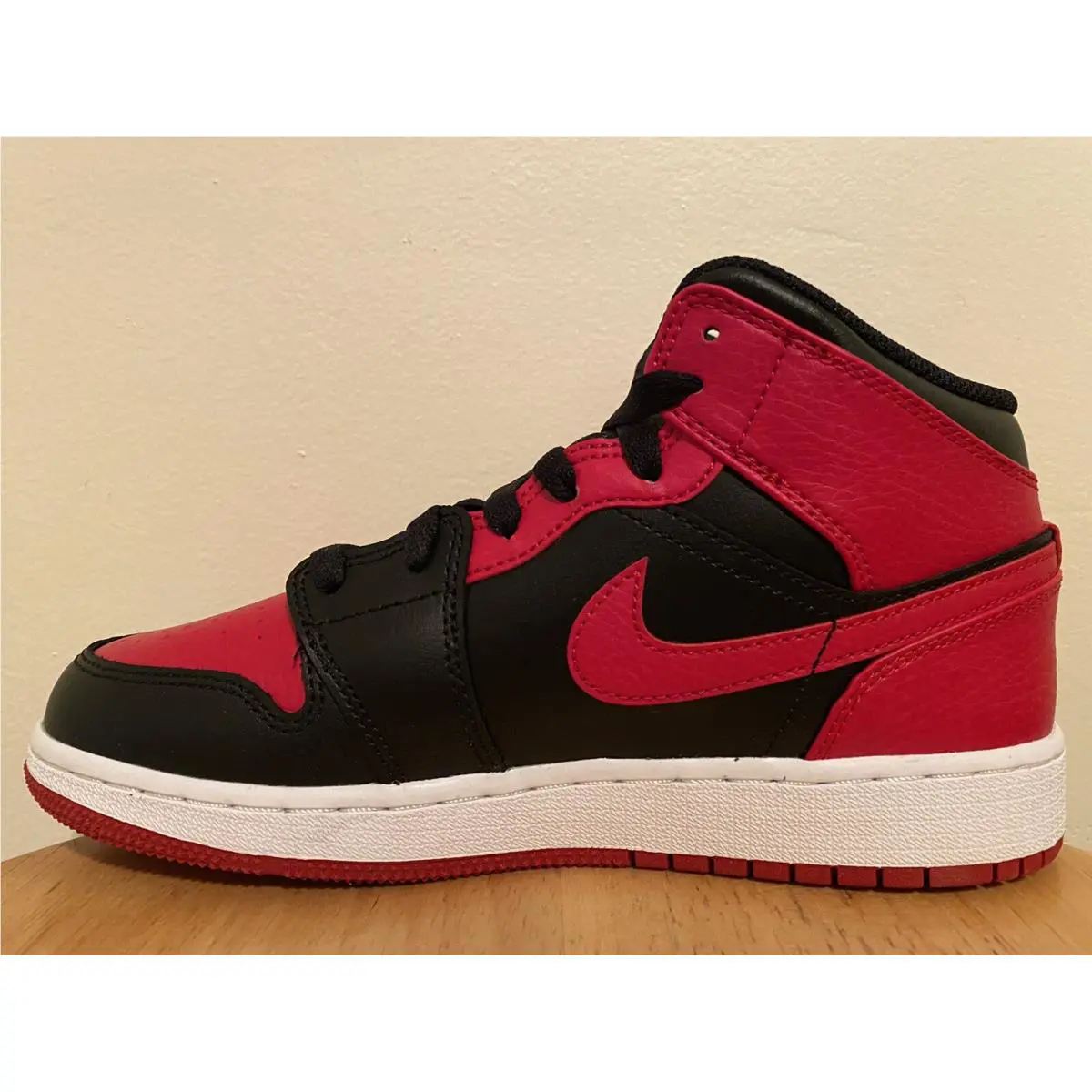 Nike shoes - Air Jordan 1 - Air - 554725 074 - Red 0