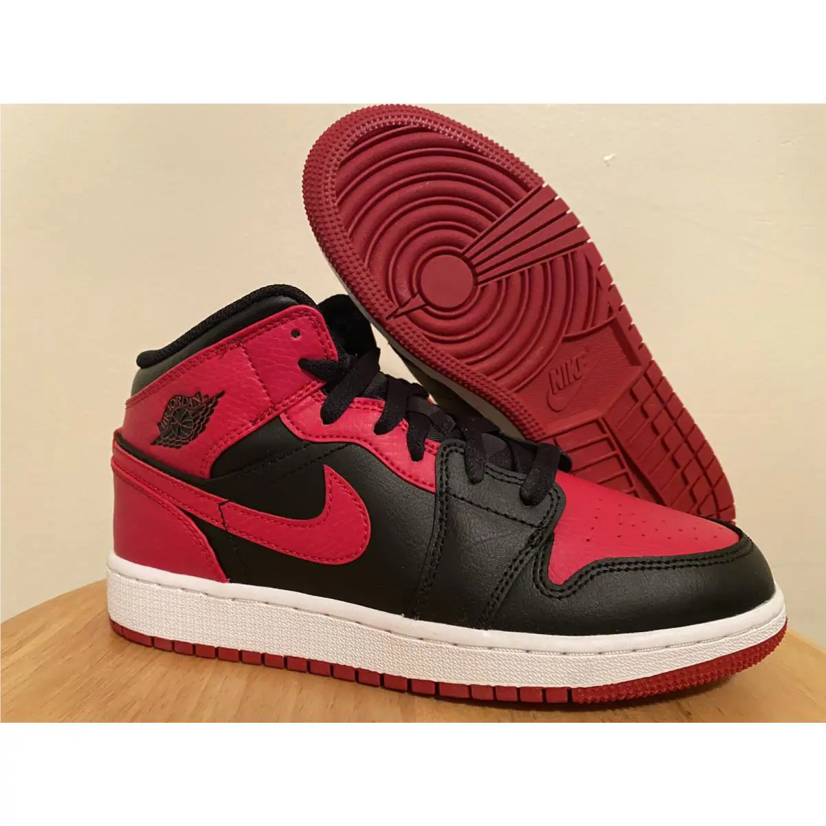 Nike shoes - Air Jordan 1 - Air - 554725 074 - Red 10