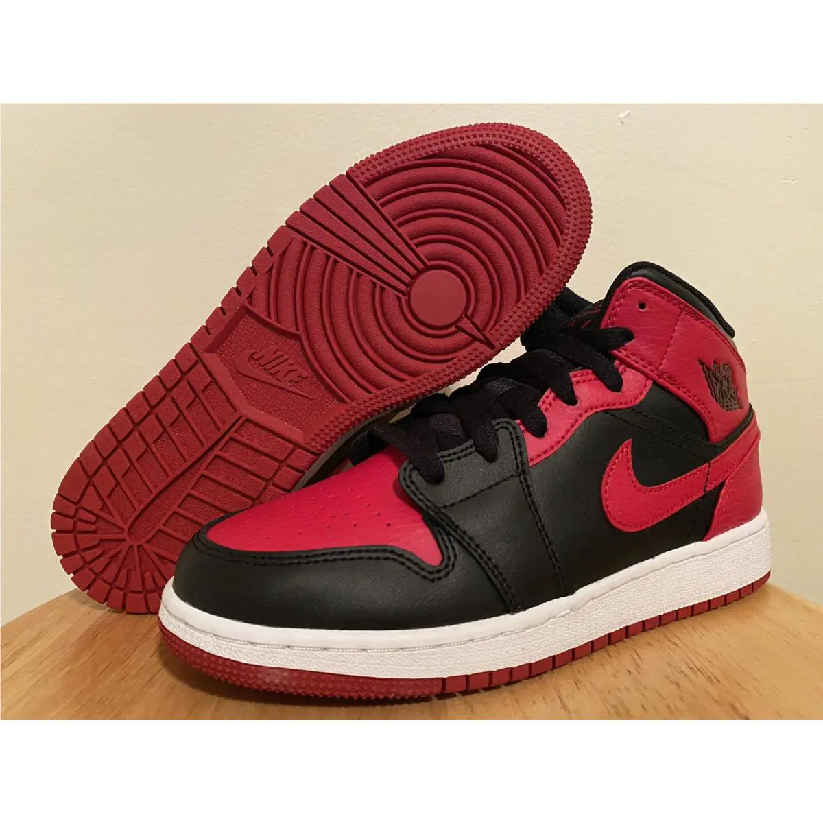 Nike shoes - Air Jordan 1 - Air - 554725 074 - Red 11