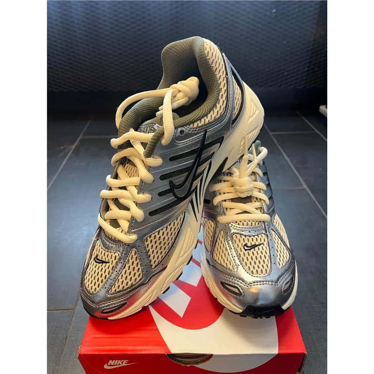 Nike shoes - PEGASUS - PEGASUS - SILVER AND OLIVE 4