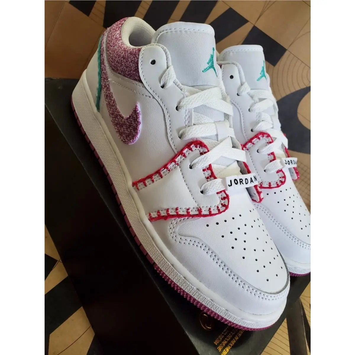 Nike shoes - Air Jordan 1 Mid SE GS - DM9037 100 - White 2