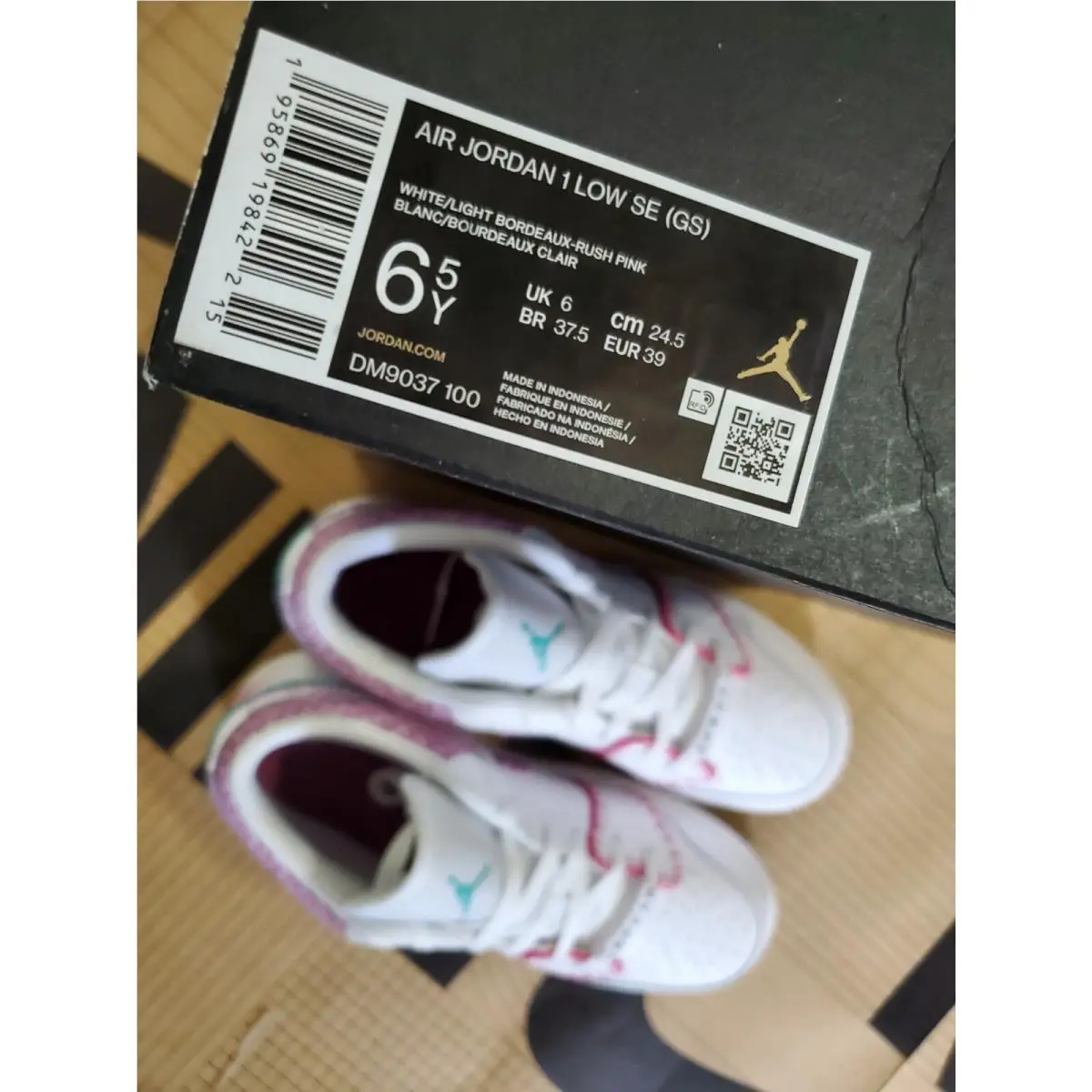 Nike shoes - Air Jordan 1 Mid SE GS - DM9037 100 - White 4