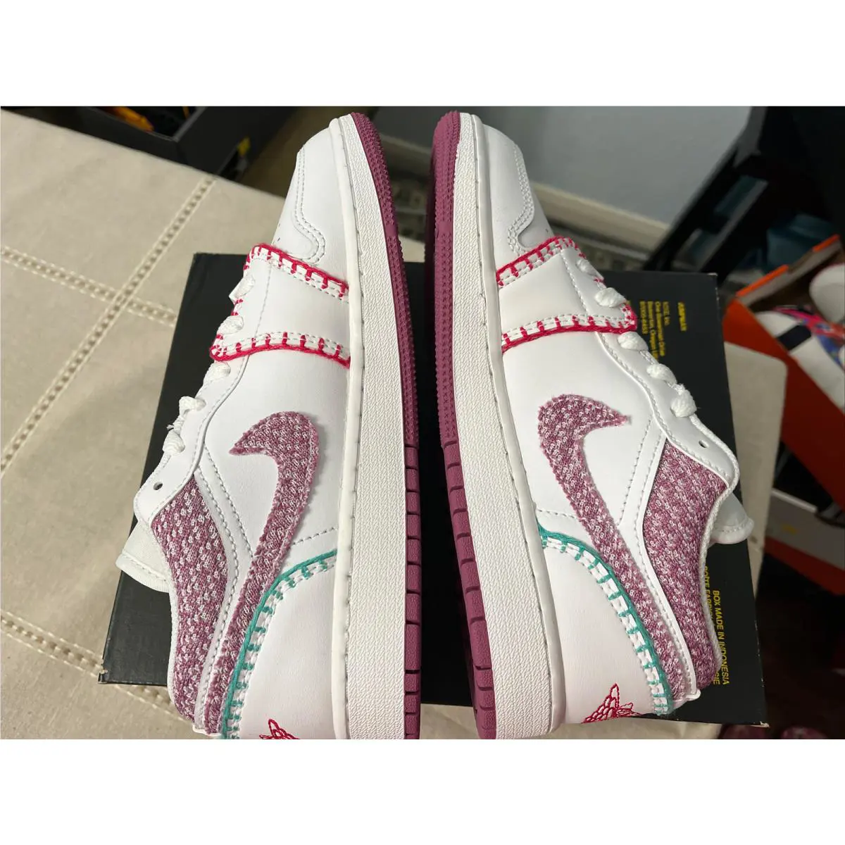 Nike shoes - Air Jordan 1 Mid SE GS - DM9037 100 - White 9
