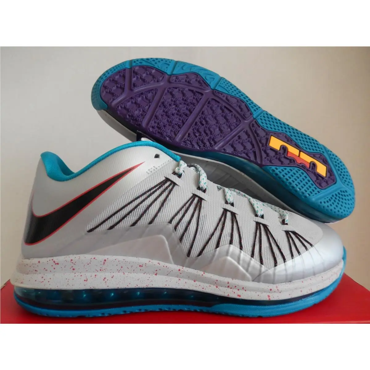 Nike Air Max Lebron 10 X Low Akron Aeros Metallic Platinum SZ 9.5 579765-002