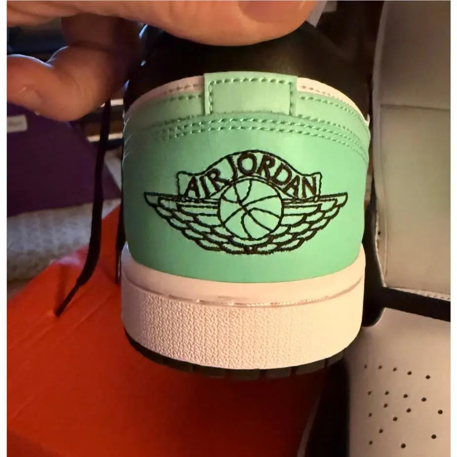 Nike shoes - Air Jordan 1 - Air - 553558-131 - White 1
