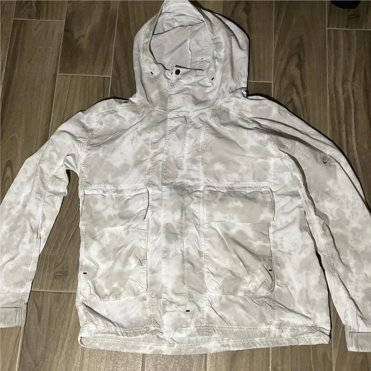 Nike Sportswear Tech Pack Woven Hooded Jacket Light Silver DX027-034 Mens Medium