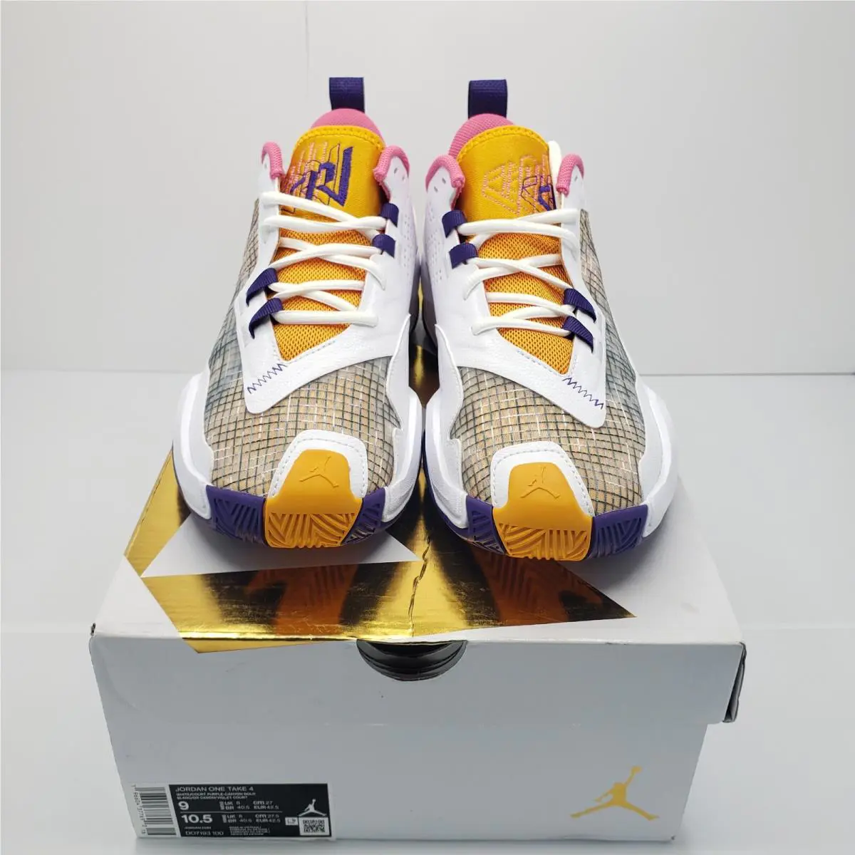 Nike shoes - Nike One - One - DO7193-100 - Gold (UPC: 196604377690) 0