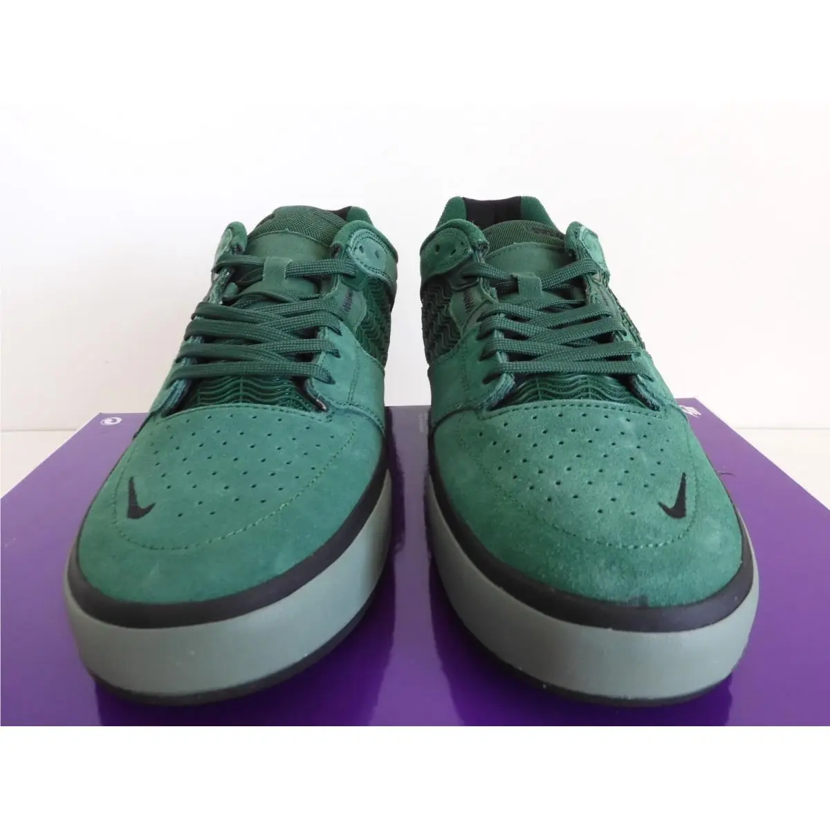 Nike shoes - Nike SB ISHOD - ISHOD - DC7232-301 - Green (UPC: 196148825749) 1