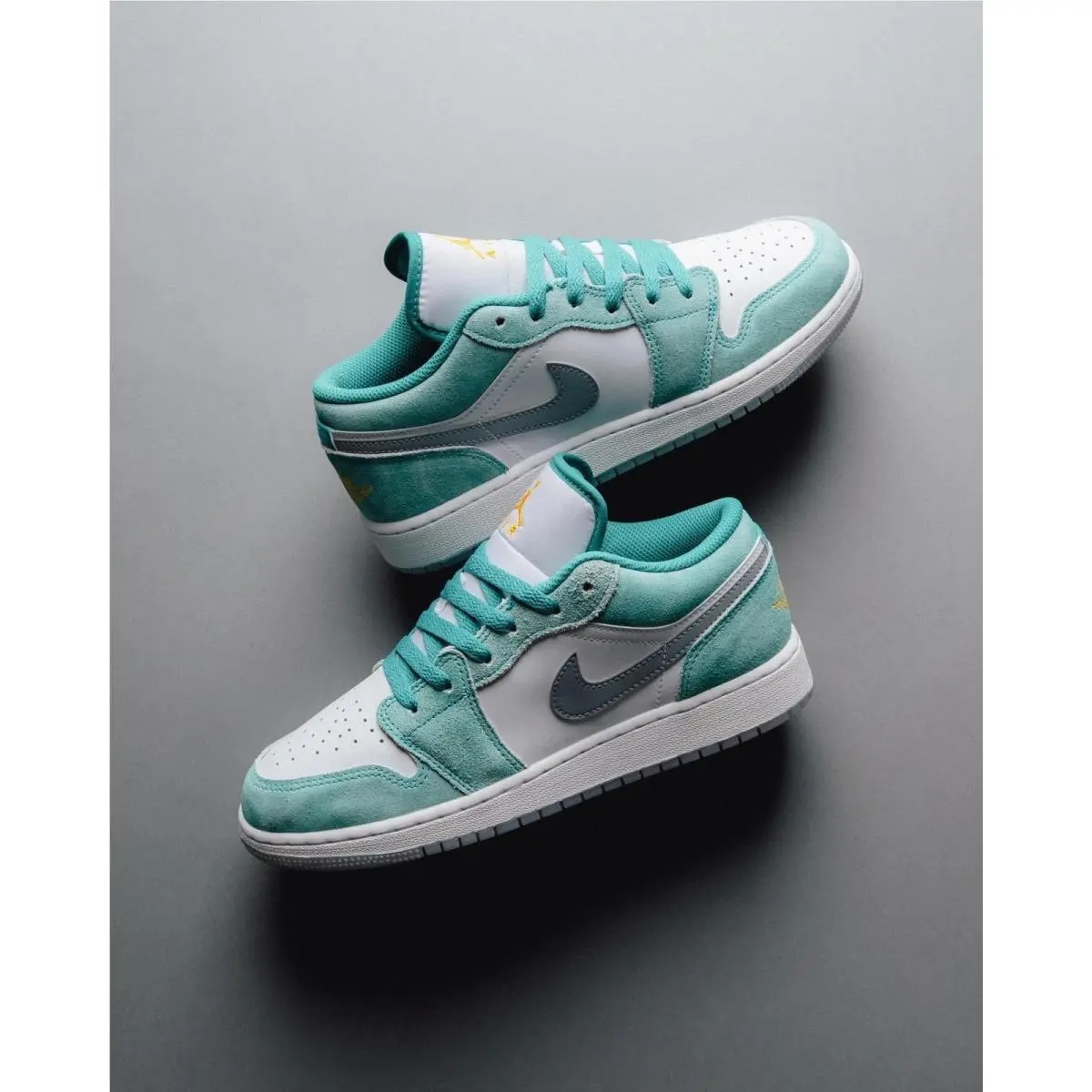 Nike Kids Air Jordan 1 Low Emerald Sz 4.5y DO8244 301 Fashion Shoes