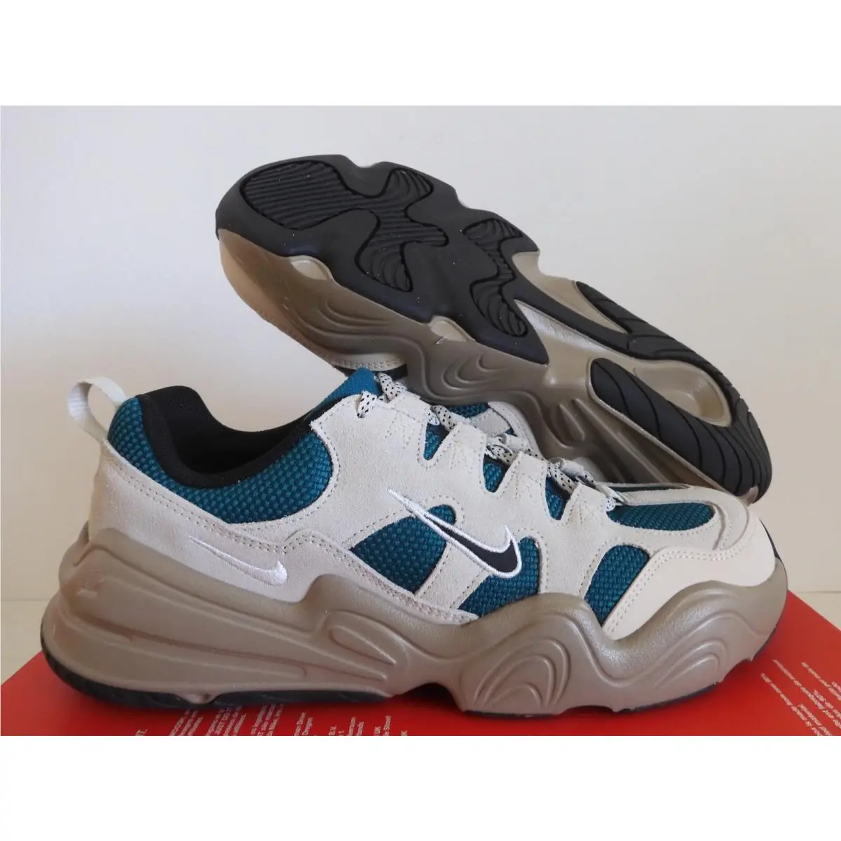 Wmns  Tech Hera Light Orewood Brown-black SZ 11 DR9761-110 by Nike